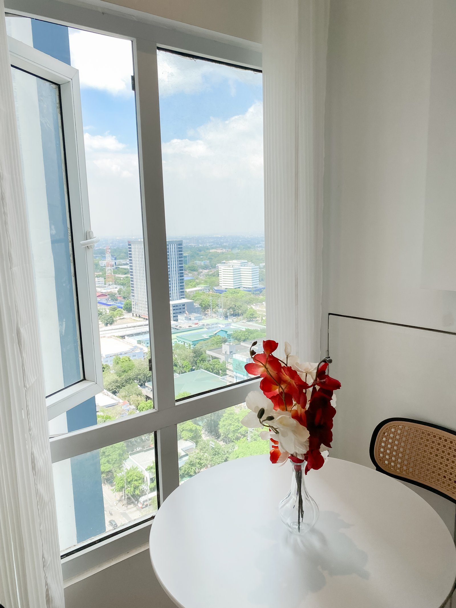 Mid Century Unit - Dining Table Setup